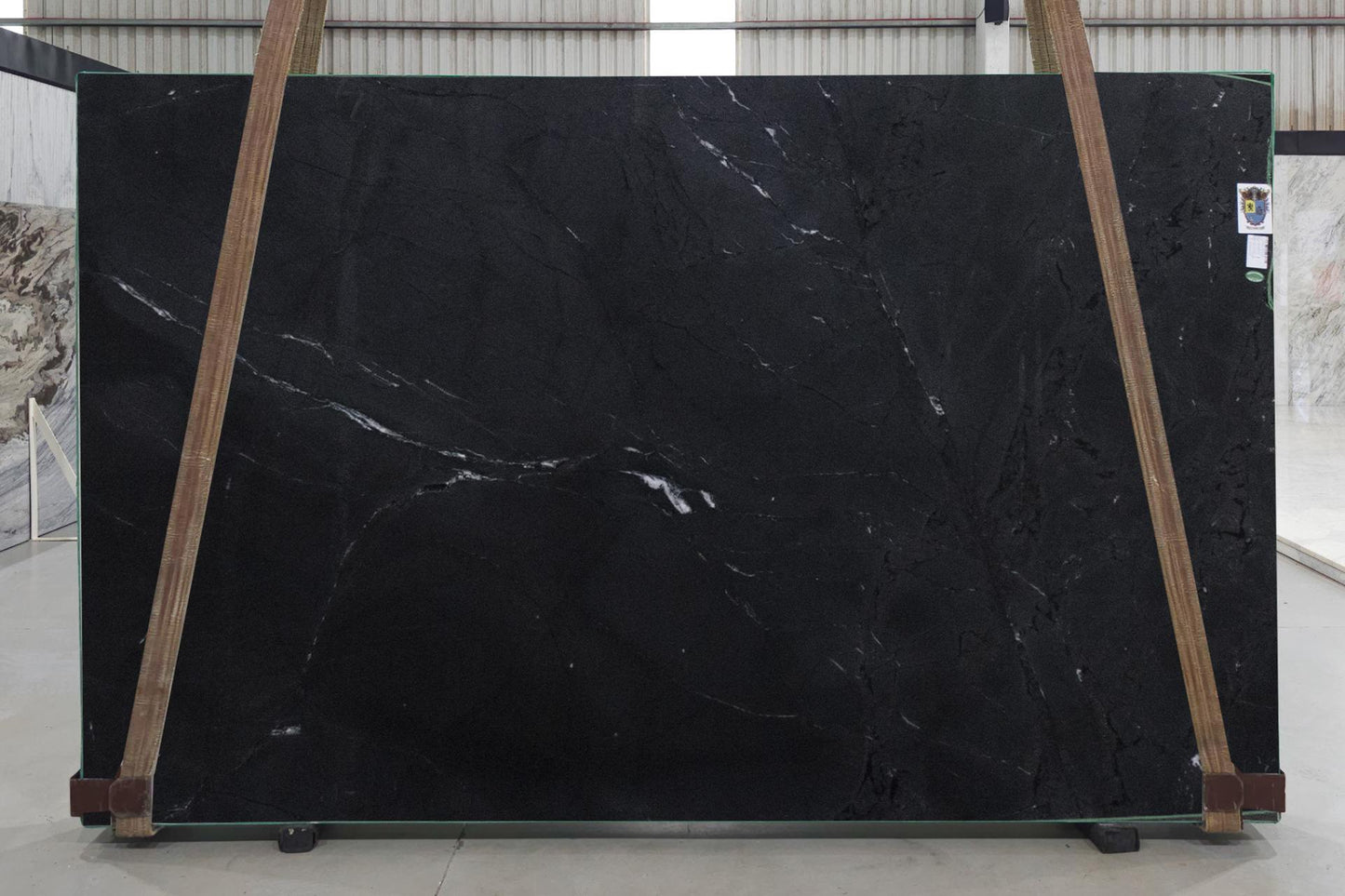 DIAMOND BLACK QUARTZITE