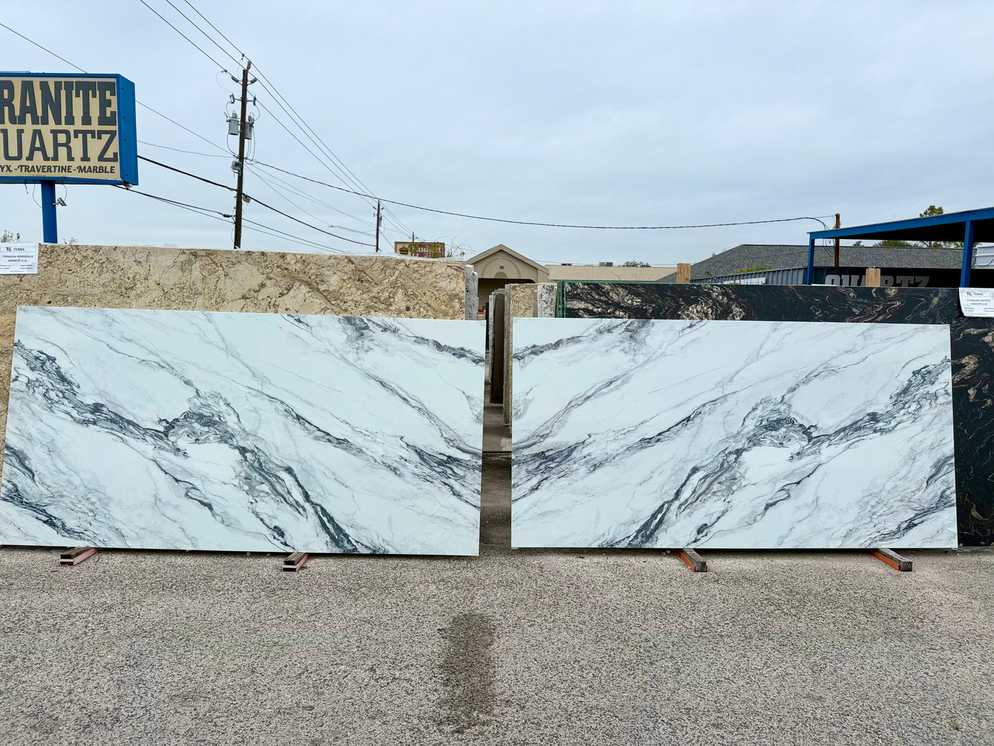 CALACATTA BLACK QUARTZ