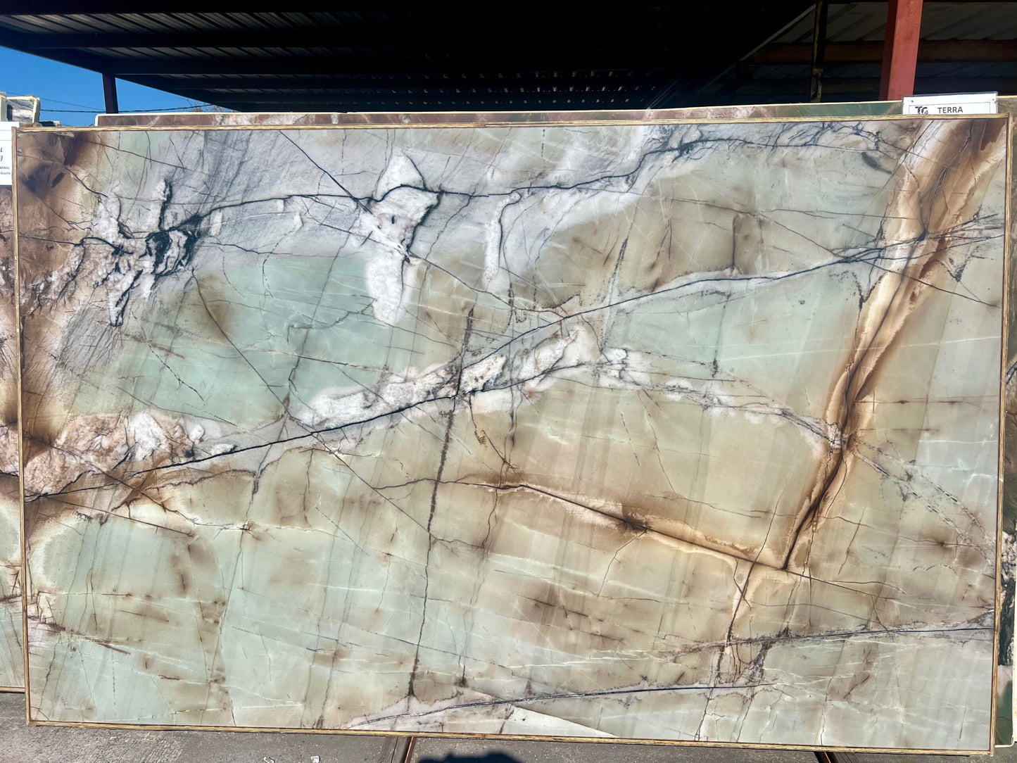 BONSAI CRYSTAL QUARTZITE