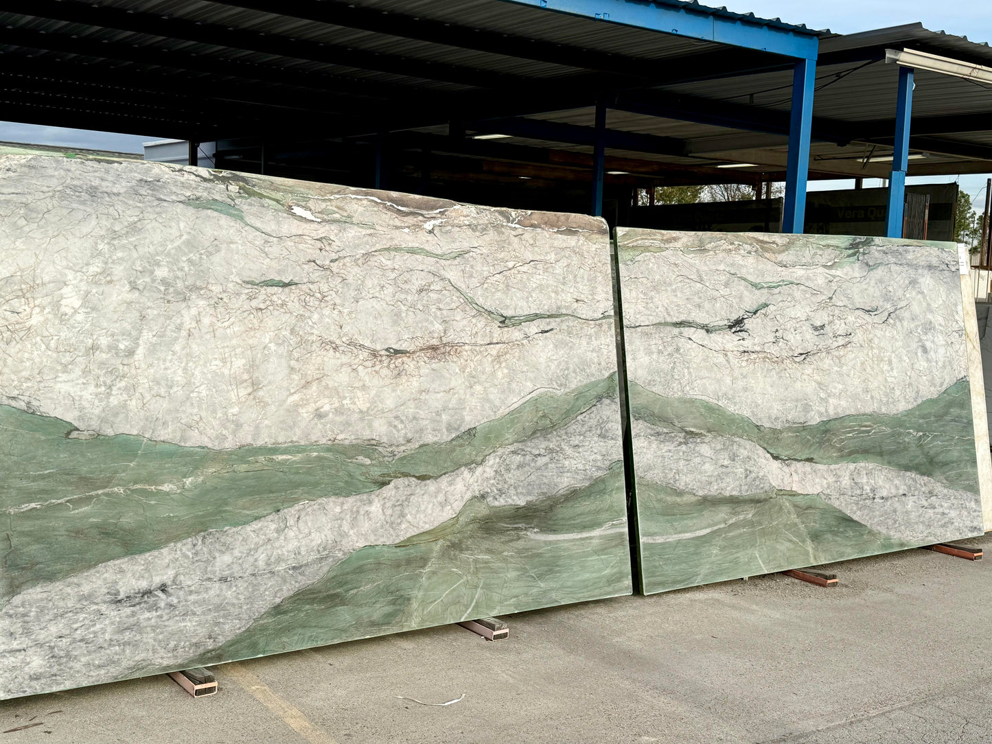 FUCHSITE CRYSTAL QUARTZITE