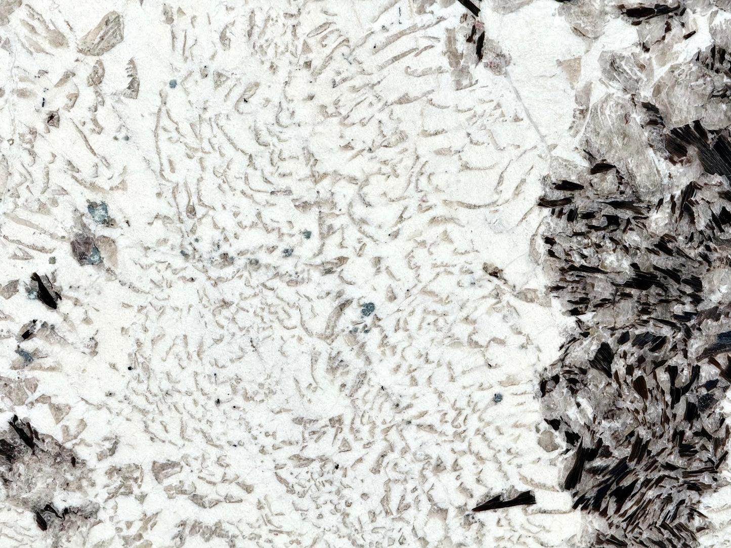 WHITE PIRINEUS 2 CM POLISHED