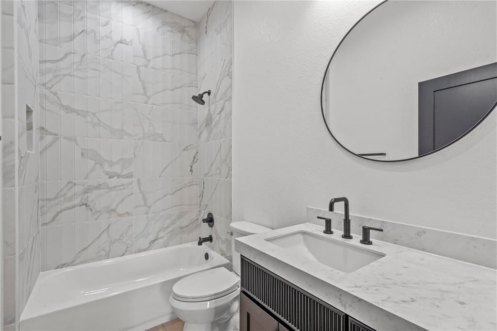 CARRARA PORCELAIN