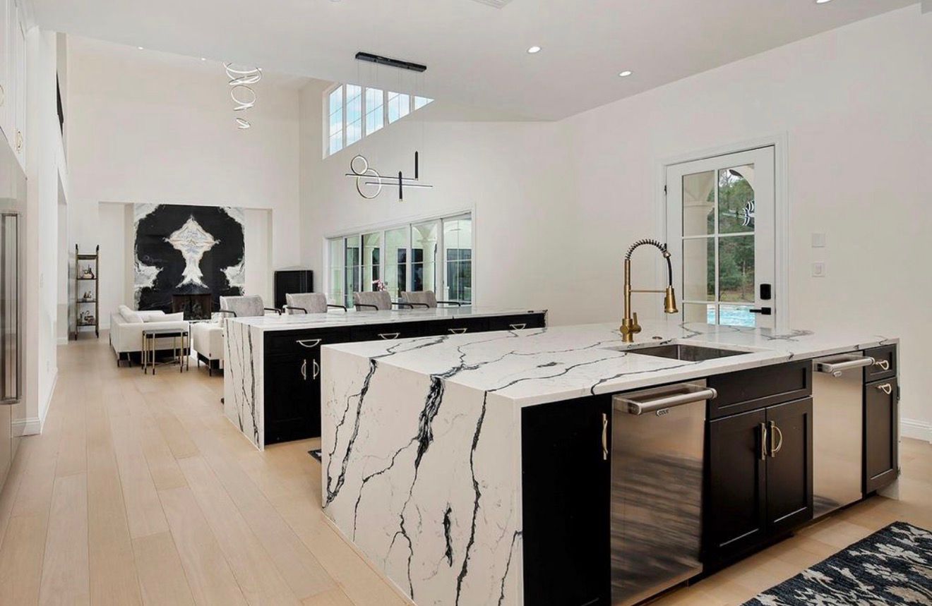 CALACATTA BLACK QUARTZ