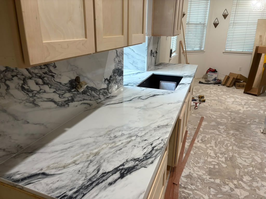 CALACATTA BLACK QUARTZ