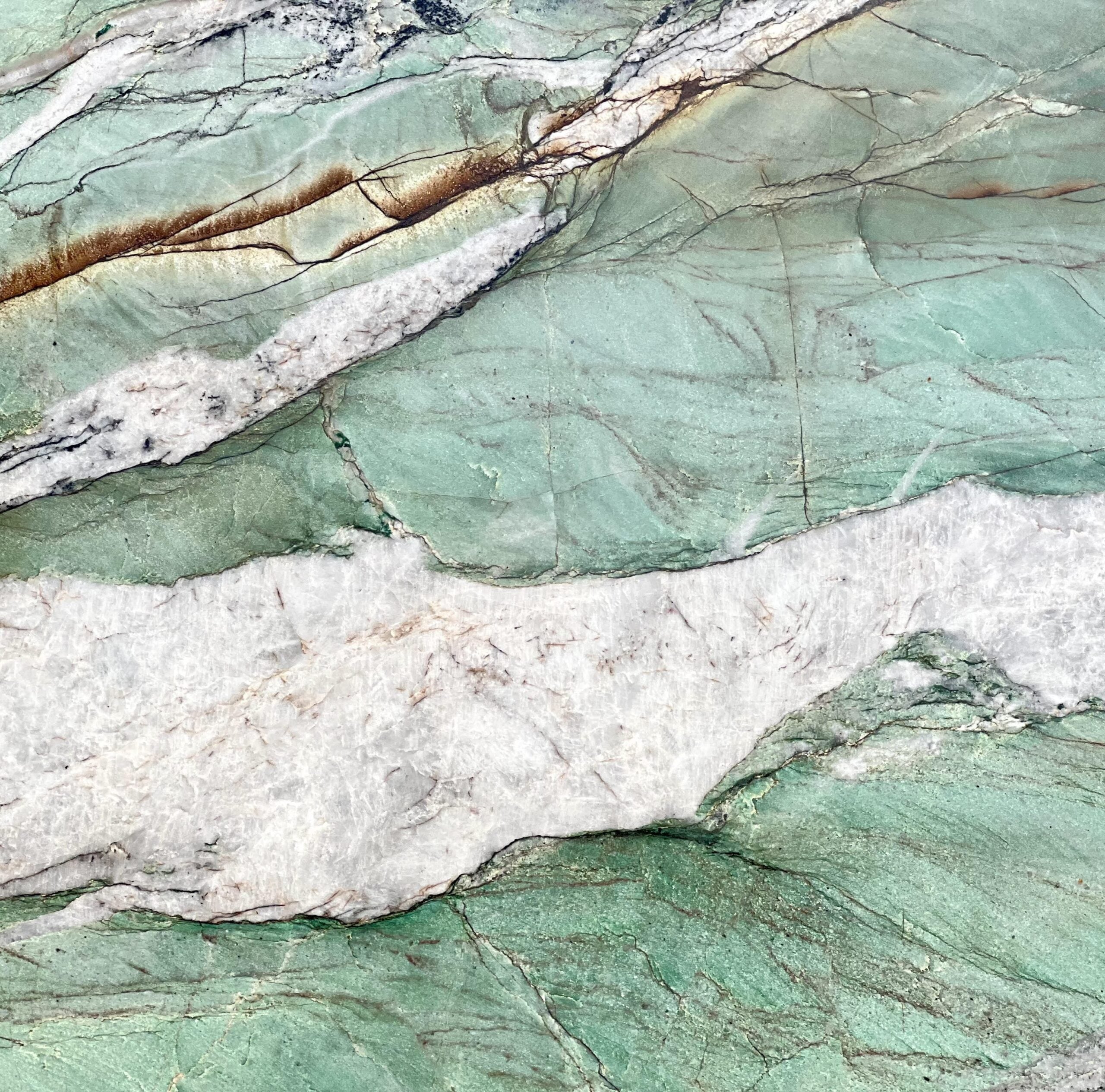 FUCHSITE CRYSTAL QUARTZITE – Terra Granite