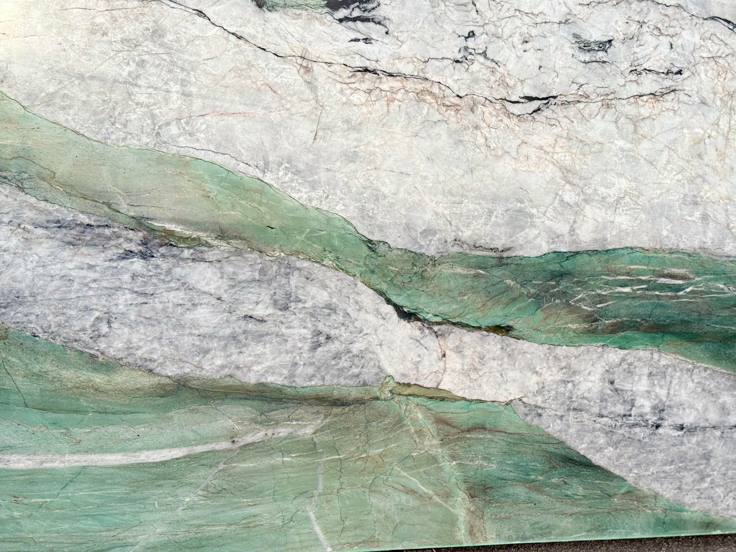 FUCHSITE CRYSTAL QUARTZITE