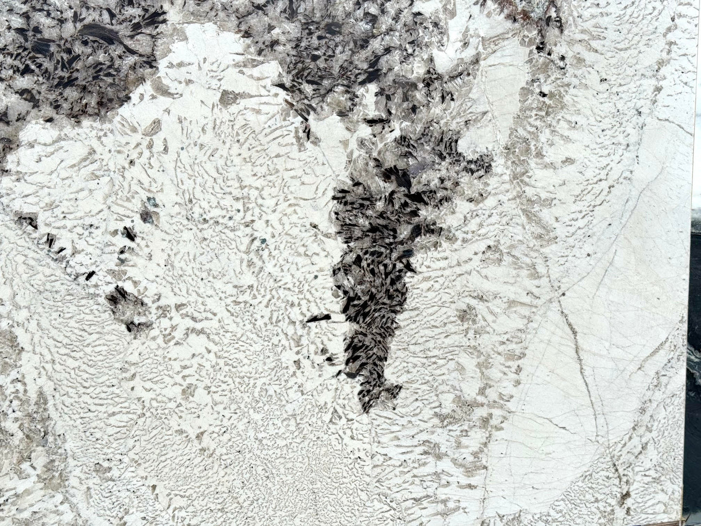 WHITE PIRINEUS 2 CM POLISHED