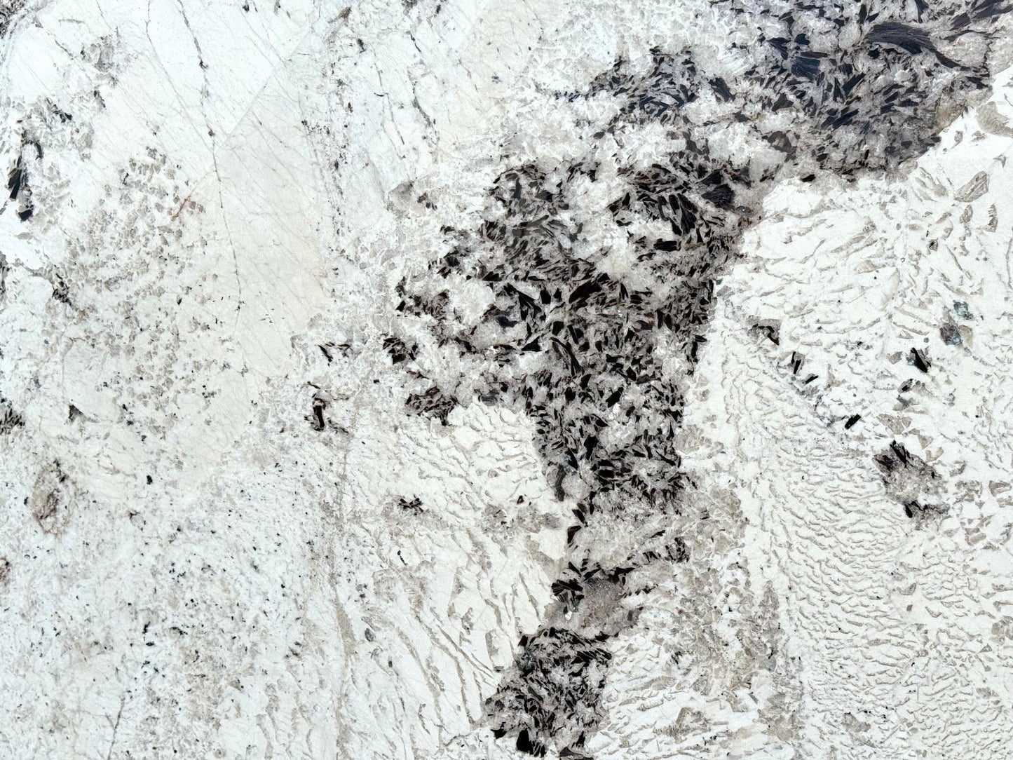 WHITE PIRINEUS 2 CM POLISHED