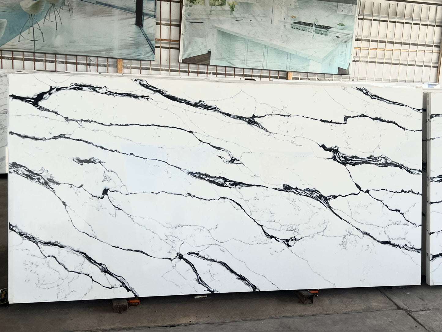 CALACATTA WAGLI BLACK QUARTZ