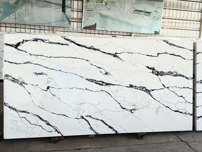 CALACATTA WAGLI BLACK QUARTZ
