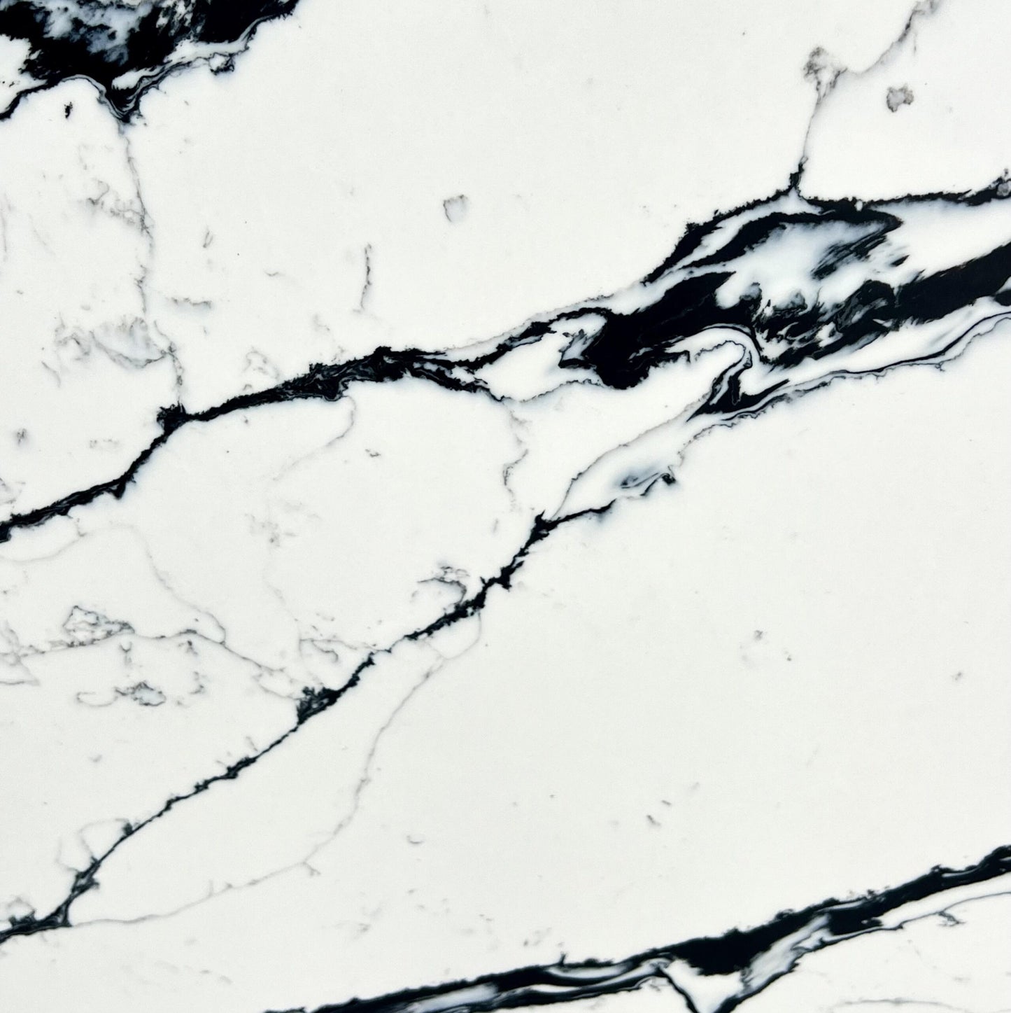 CALACATTA WAGLI BLACK QUARTZ